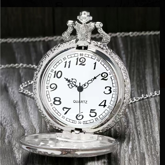 Train Locomotive Engine Pattern Pocket Watch With 16 inch Necklace Chain - Picture 3 of 6